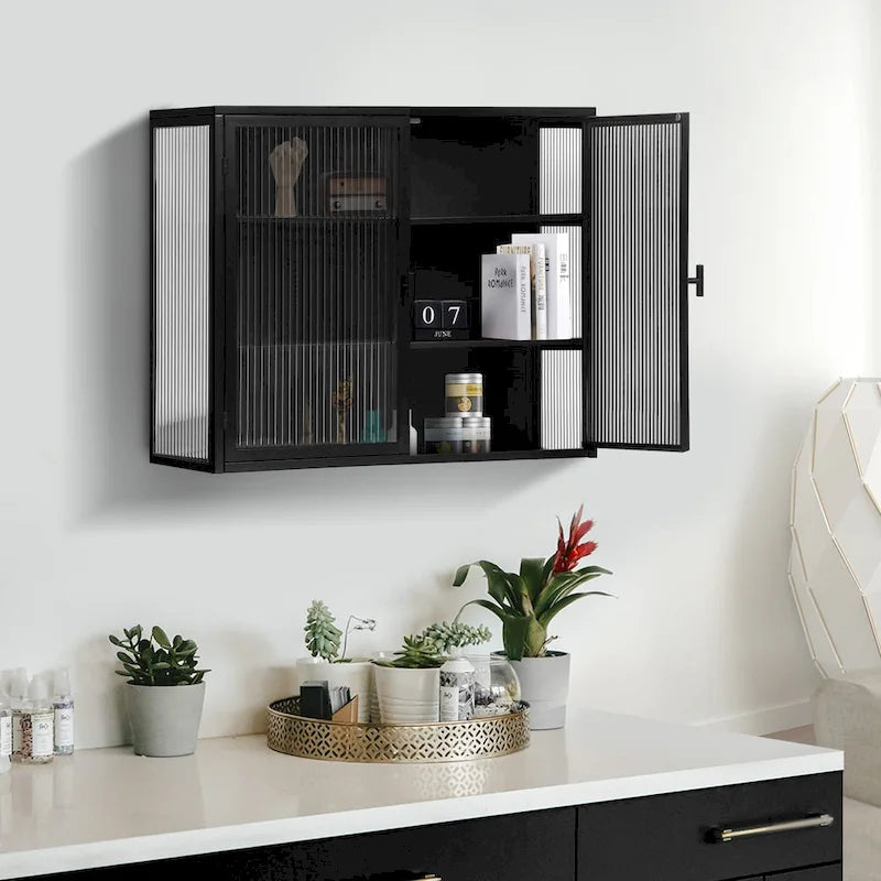 Schwarzer Wandschrank mit geriffelten Glastüren, schwebender Vitrinenschrank